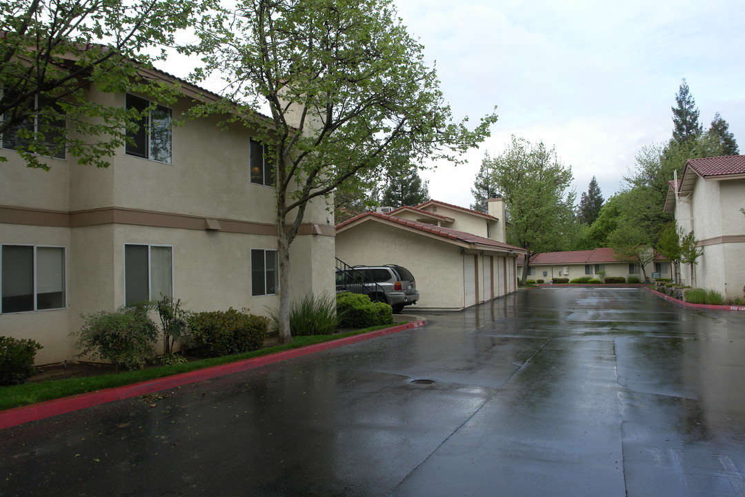 Palm Mission Village and Estates in Fresno, CA - Building Photo