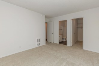 Pacific Woods Apartment Homes in Santa Ana, CA - Building Photo - Interior Photo