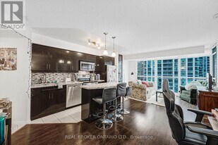 18 Yonge St in Toronto, ON - Building Photo