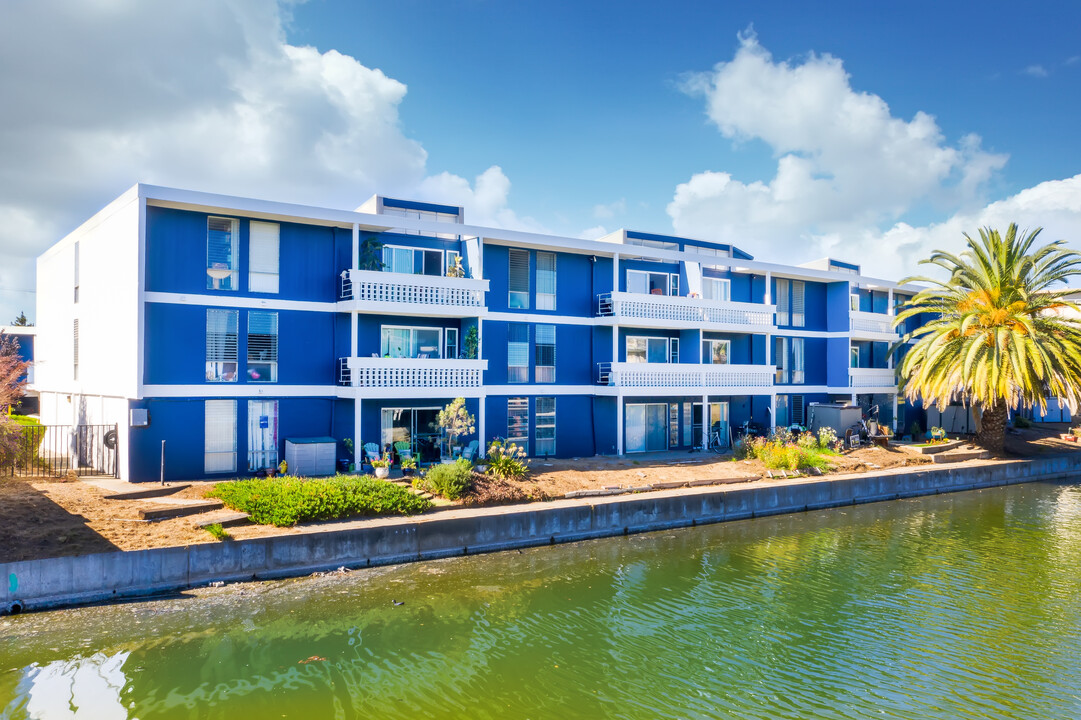 Otis Terrace Apartments in Alameda, CA - Building Photo