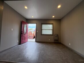 1714 N Lincoln St in Burbank, CA - Foto de edificio - Building Photo