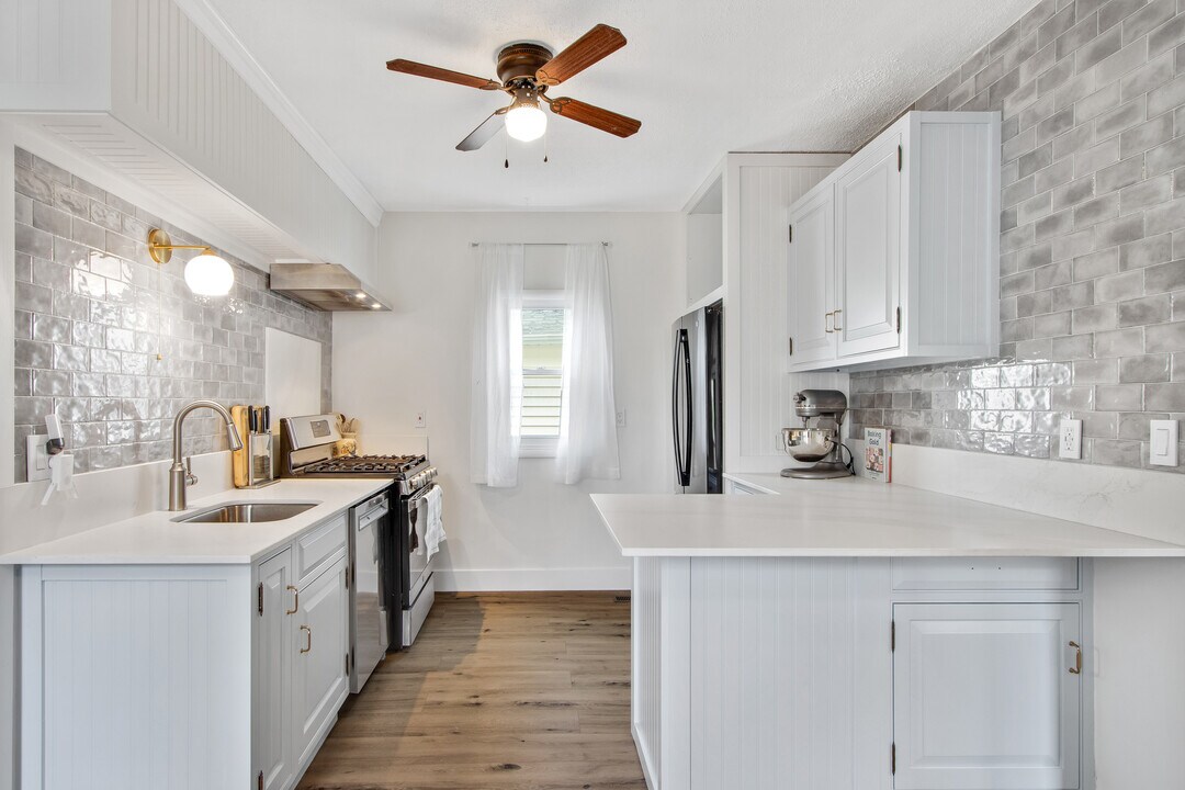 34 Livingston St in Lancaster, NY - Building Photo