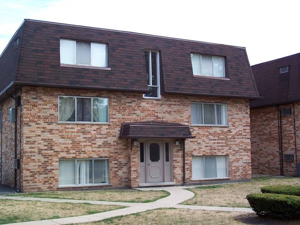 10017 Linda Ln in Des Plaines, IL - Building Photo