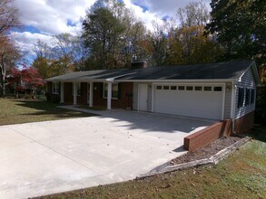 3850 Whitehaven Rd in Winston-Salem, NC - Building Photo - Building Photo