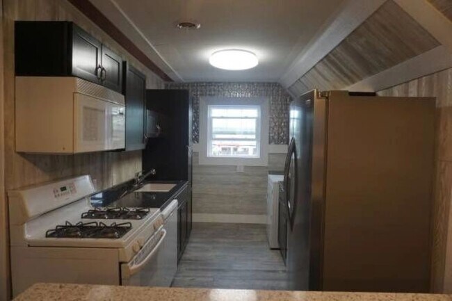 218 E Washington St, Unit upper unit photo'