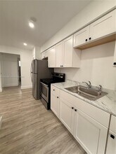 16890 NE 21st Ave in North Miami Beach, FL - Building Photo - Building Photo