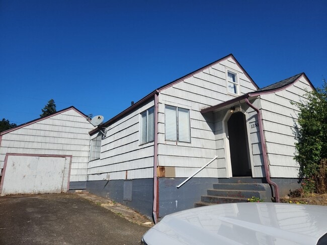1250 Fern Ln in Sweet Home, OR - Building Photo - Building Photo