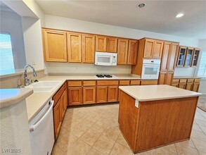 2570 Hayesville Ave in Henderson, NV - Building Photo - Building Photo