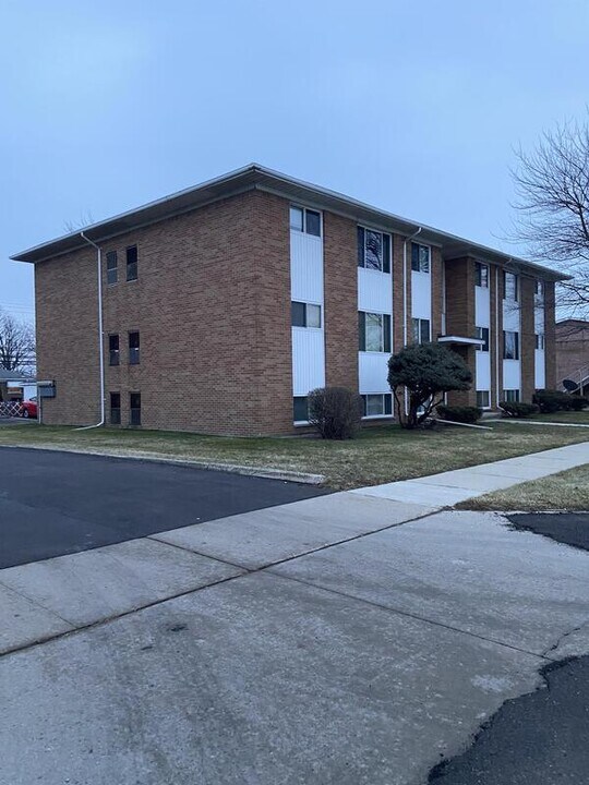 4269 Quarry Rd in Wyandotte, MI - Building Photo