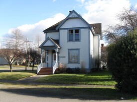 Elizabeth St Tri-plex in Bellingham, WA - Building Photo
