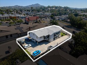 3420 Bancroft Dr in Spring Valley, CA - Foto de edificio - Building Photo