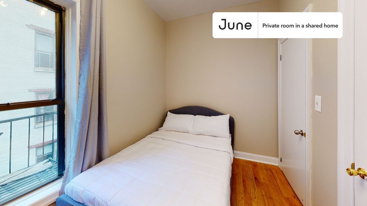 Private bedroom in 4 bed/1 bath Home in New York, NY - Building Photo