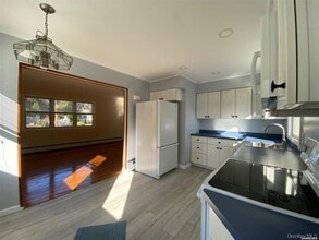 52 Grand Pl in East Northport, NY - Building Photo - Building Photo