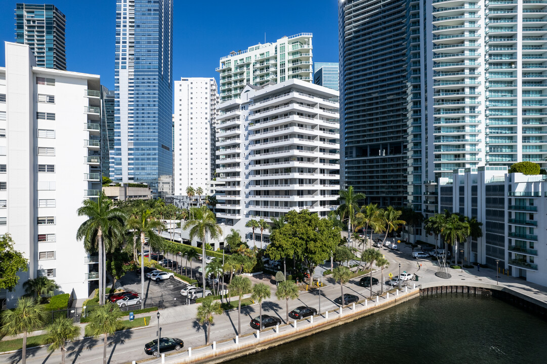 Commodore Bay in Miami, FL - Building Photo