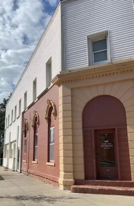 105 S Howard St in Indianola, IA - Building Photo