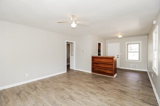 1952 Brenda Dr in Austell, GA - Building Photo - Building Photo