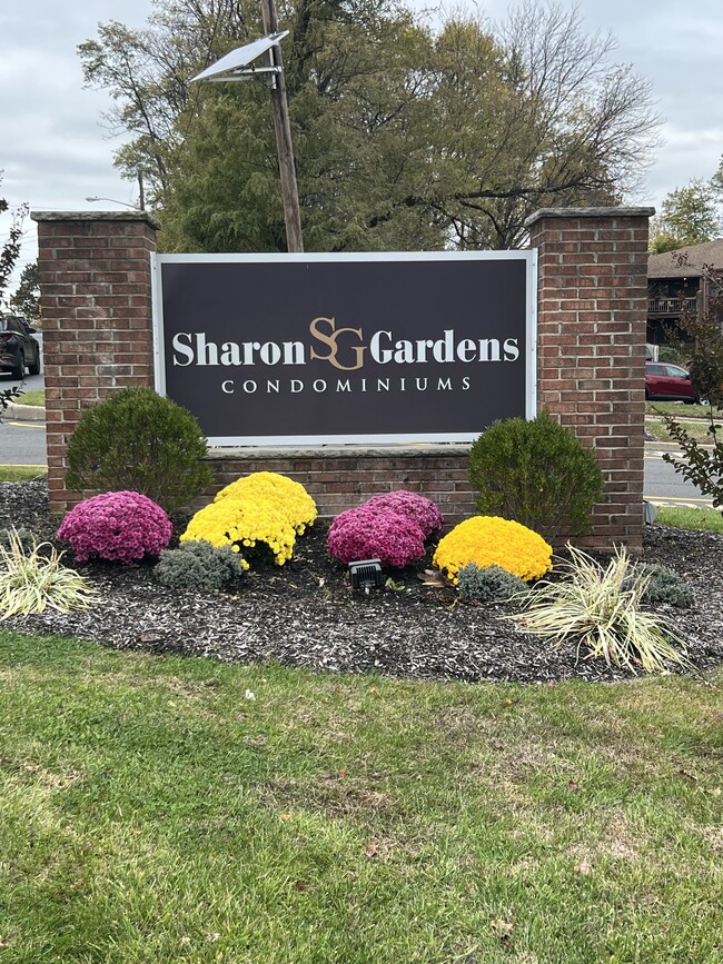 property at 306 Sharon Garden Ct
