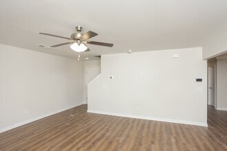 30 Arizona Ct in Elgin, SC - Foto de edificio - Building Photo