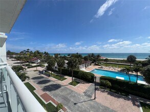 2457 Collins Ave, Unit 405 in Miami Beach, FL - Building Photo - Building Photo