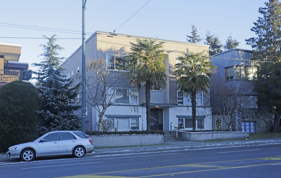 Magnolia Apartments in Vancouver, BC - Building Photo