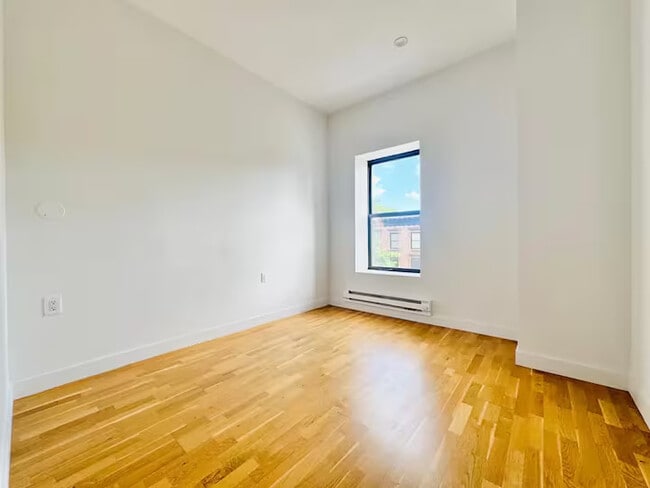 Furnished room/NOT APARTMENT in Brooklyn, NY - Foto de edificio - Building Photo