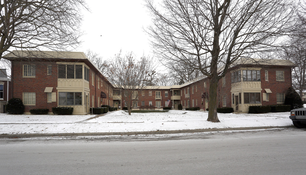 517 E Washington St in Greencastle, IN - Foto de edificio