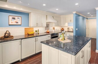 1810 43rd Ave E in Seattle, WA - Building Photo - Building Photo