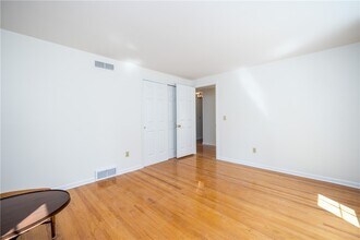 460 Stone Rd in Pittsford, NY - Building Photo - Building Photo