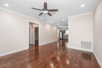 Conti Bienville Apartments in Mobile, AL - Building Photo - Interior Photo