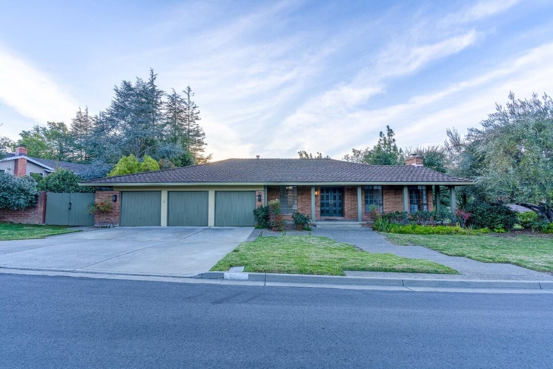 13517 Mandarin Way in Saratoga, CA - Building Photo