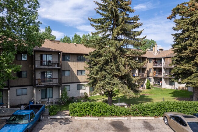 Albert Park Apartments in Calgary, AB - Building Photo - Building Photo