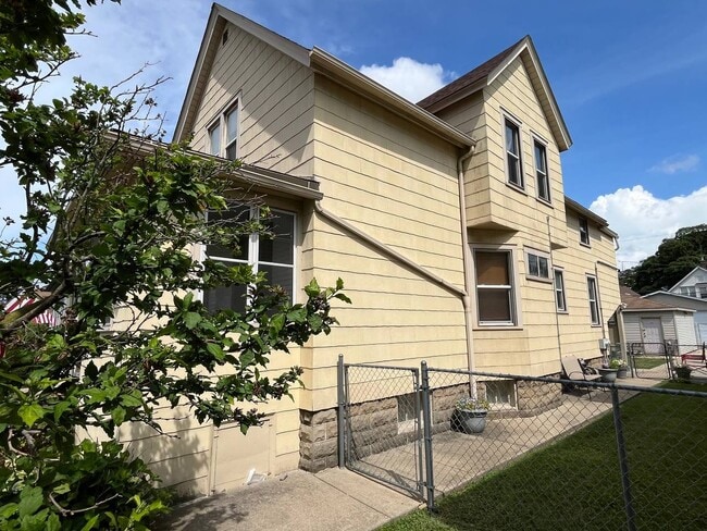 2446 Lewis St in Blue Island, IL - Building Photo - Building Photo