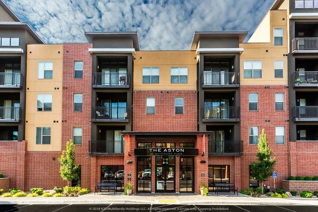 The Aston at University Place in Orem, UT - Foto de edificio - Building Photo