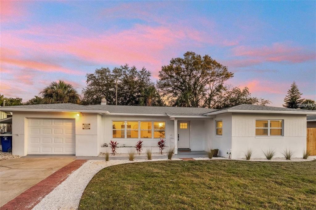 1320 Dixie Ln S in St. Petersburg, FL - Building Photo
