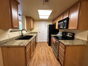 12019 Alta Carmel Ct in San Diego, CA - Building Photo - Building Photo