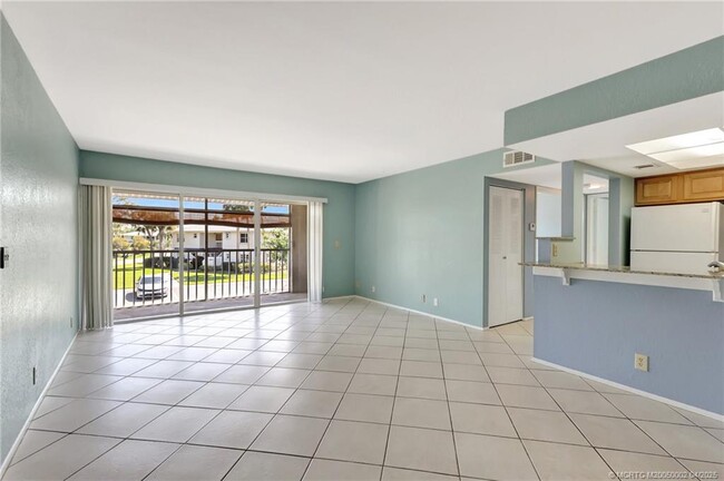 1504 SE Royal Green Cir in Port St. Lucie, FL - Building Photo - Building Photo