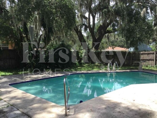 1017 Cypress St in Leesburg, FL - Building Photo - Building Photo