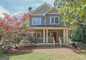 643 Washington St in Clarkesville, GA - Building Photo