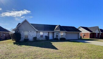 2316 Paula Cir in Ocean Springs, MS - Building Photo