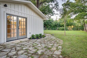 2402 Westover Rd in Austin, TX - Building Photo - Building Photo