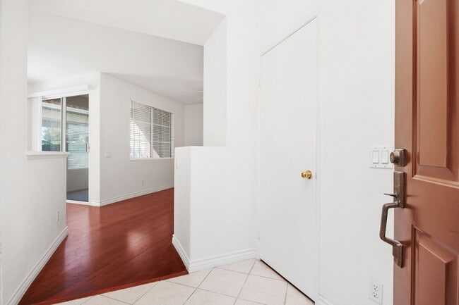 10728 Sabre Hill Dr in San Diego, CA - Building Photo - Building Photo