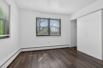 9-15 Sanhican Dr, Unit 1A in Trenton, NJ - Foto de edificio - Building Photo