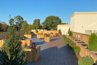 Weston Park in Weymouth, MA - Foto de edificio - Building Photo