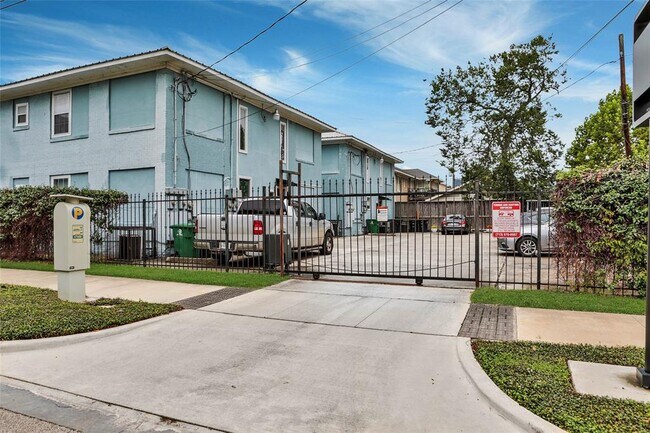 3409 La Branch St-Unit -4 in Houston, TX - Building Photo - Building Photo