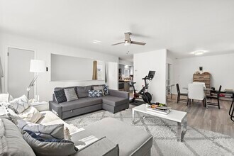 393 Manila Ave in Jersey City, NJ - Building Photo - Building Photo