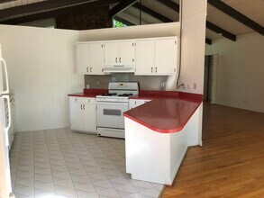 206 Oleander Rd in Carrboro, NC - Building Photo - Building Photo