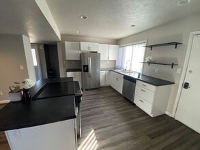 3737 Grandview Blvd in Sioux City, IA - Building Photo - Building Photo
