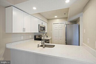 1504 Lincoln Way in McLean, VA - Building Photo - Building Photo