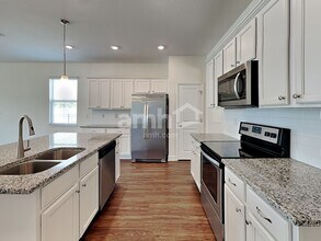 327 Pine Terrace Dr in Ruskin, FL - Building Photo - Building Photo