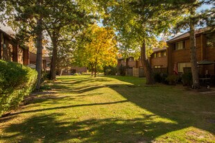 282 Silverstone Dr in Toronto, ON - Building Photo
